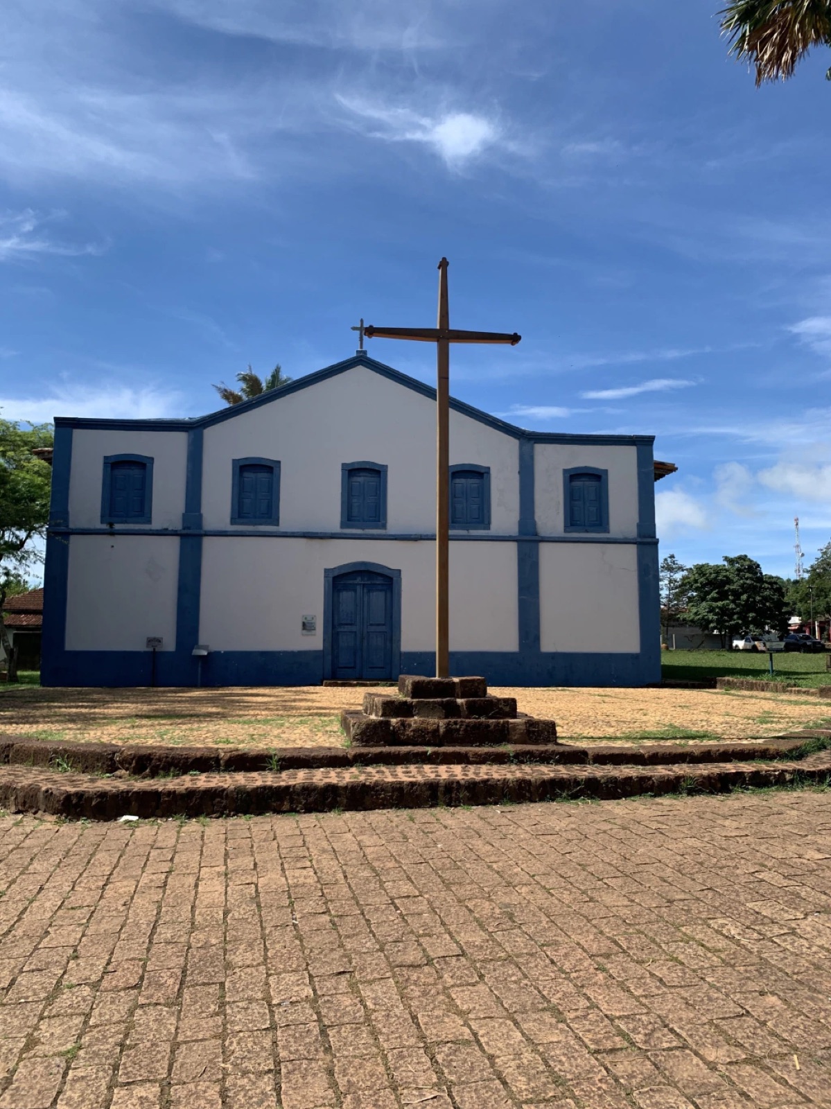Church of Santana in the town of Chapada dos Guimarães, with a wooden cross in the square